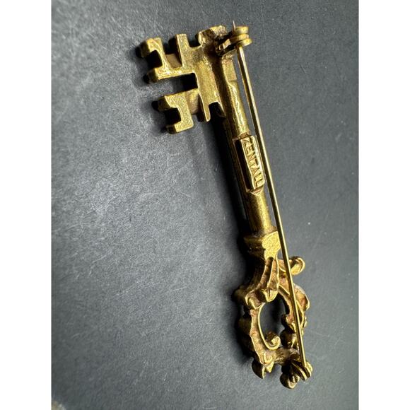 Vintage 1960s Robert Zentall Gold Tone Ornate Key To The City Brooch Pin - Picture 7 of 8